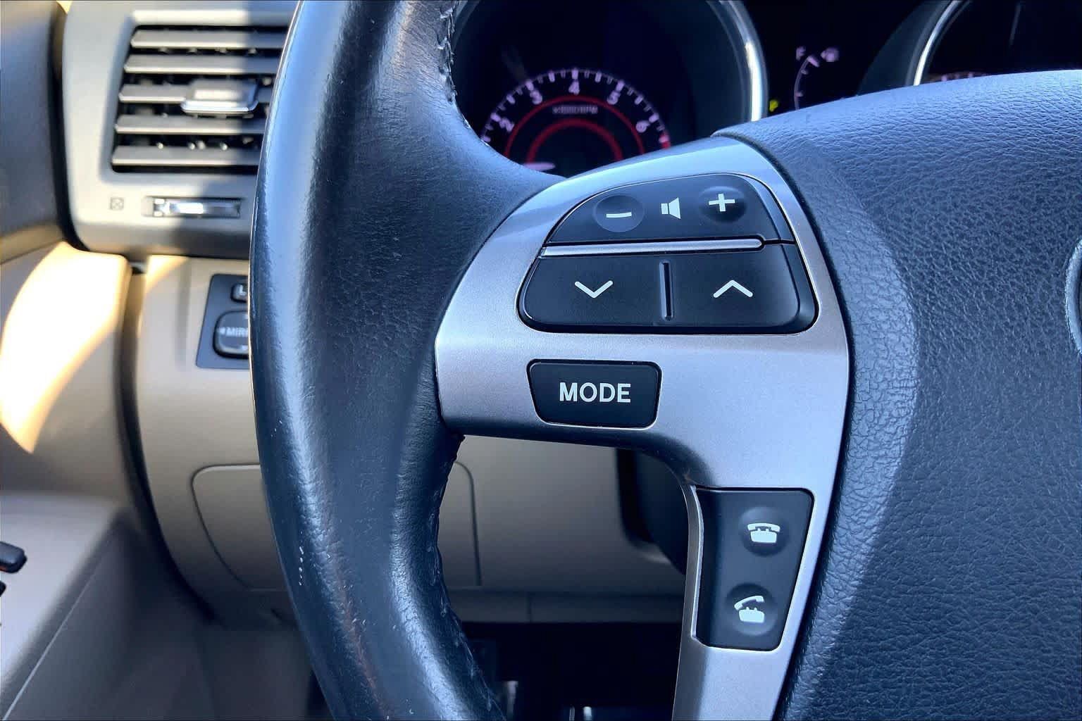 Used 2013 Toyota Highlander Limited AWD/4WD image 21