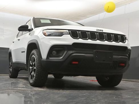 Used 2025 Jeep Compass Trailhawk AWD/4WD image 10