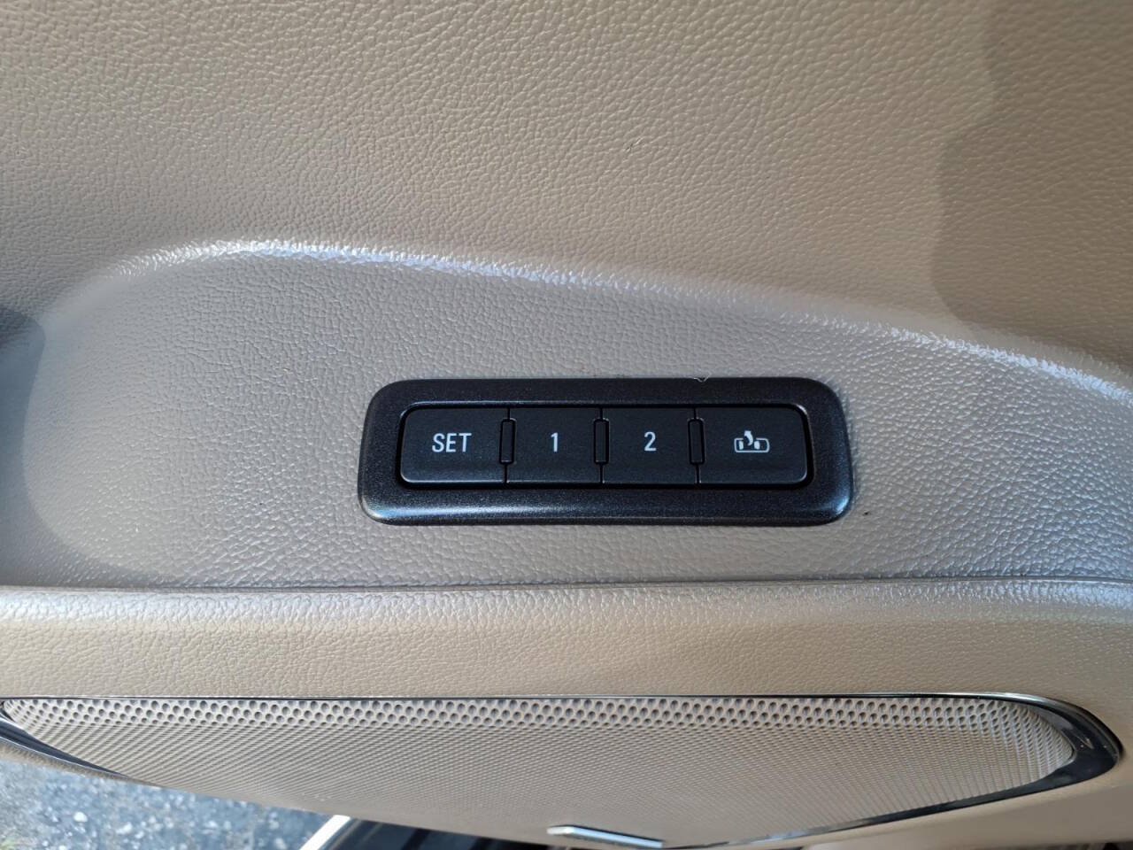 Used 2016 GMC Yukon SLT w/ Open Road Package AWD/4WD image 18