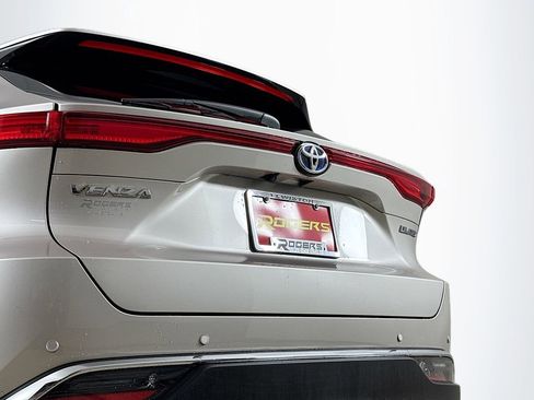 Used 2024 Toyota Venza Limited image 23