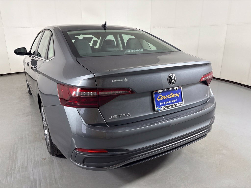 Used 2024 Volkswagen Jetta SE FWD image 6