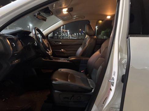 Certified 2023 Nissan Pathfinder SL w/ Black Appearance Package image 9