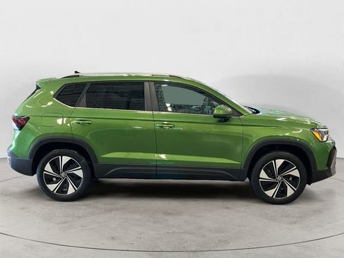 New 2026 Volkswagen Taos SE image 7