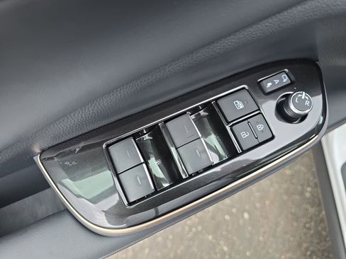 Used 2026 Toyota Crown Platinum AWD/4WD image 30
