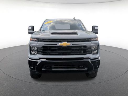 Used 2025 Chevrolet Silverado 2500 Custom AWD/4WD image 9