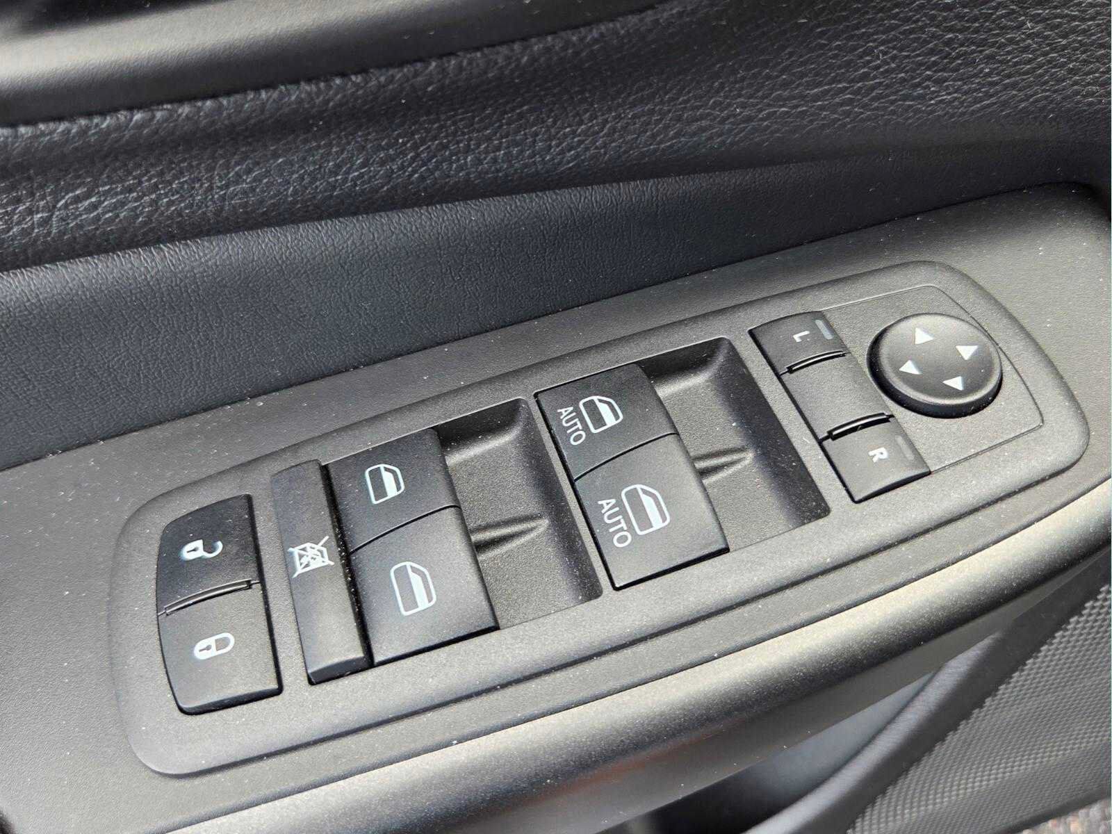 Used 2022 Jeep Cherokee Trailhawk w/ Sun, Sound & Nav Group AWD/4WD image 36