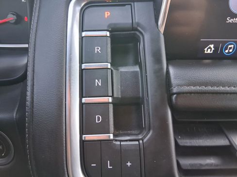 Used 2021 Chevrolet Suburban LT image 23