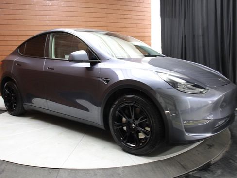 Used 2023 Tesla Model Y Long Range image 5