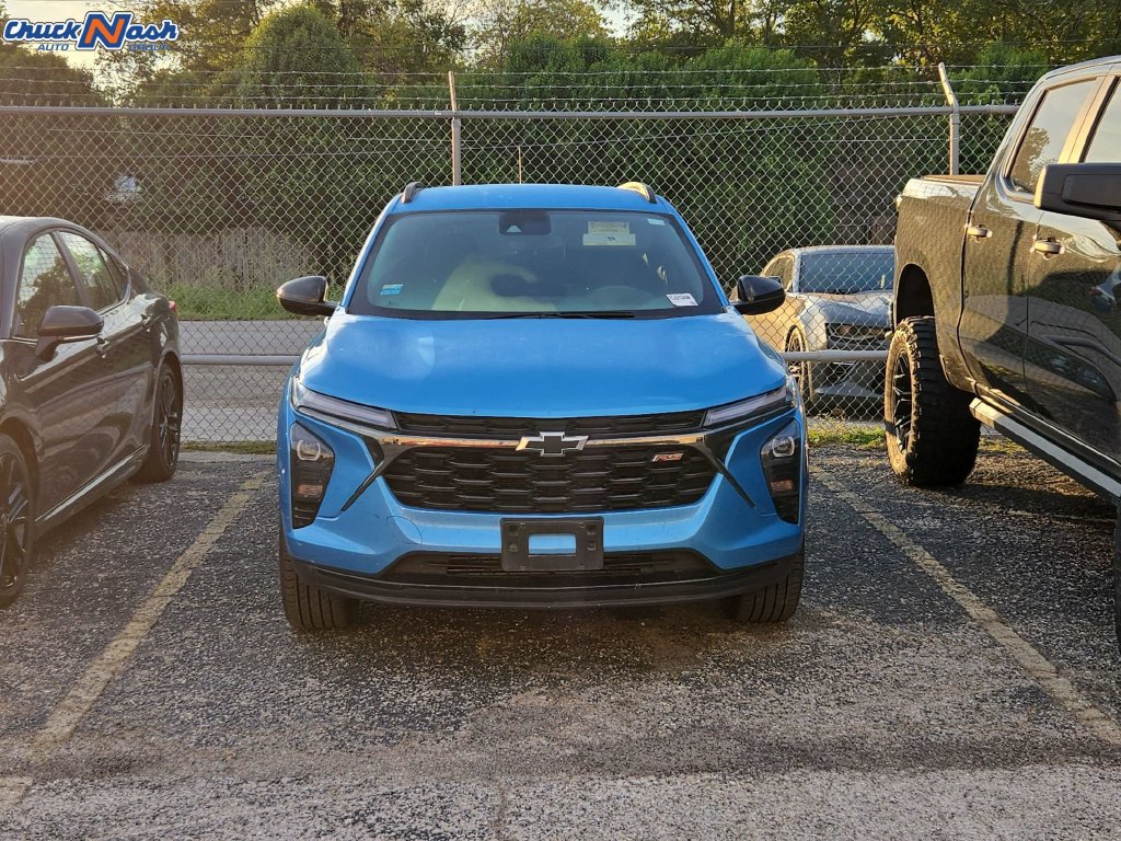Used 2025 Chevrolet Trax RS w/ Driver Confidence Package FWD image 2