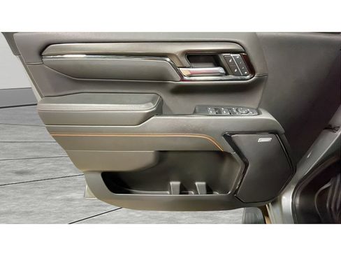 Used 2024 GMC Sierra 2500 AT4 AWD/4WD image 9