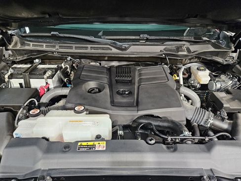 Used 2025 Toyota Tundra Limited AWD/4WD image 19