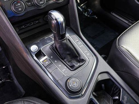 Used 2020 Volkswagen Tiguan SE R-Line AWD/4WD image 19