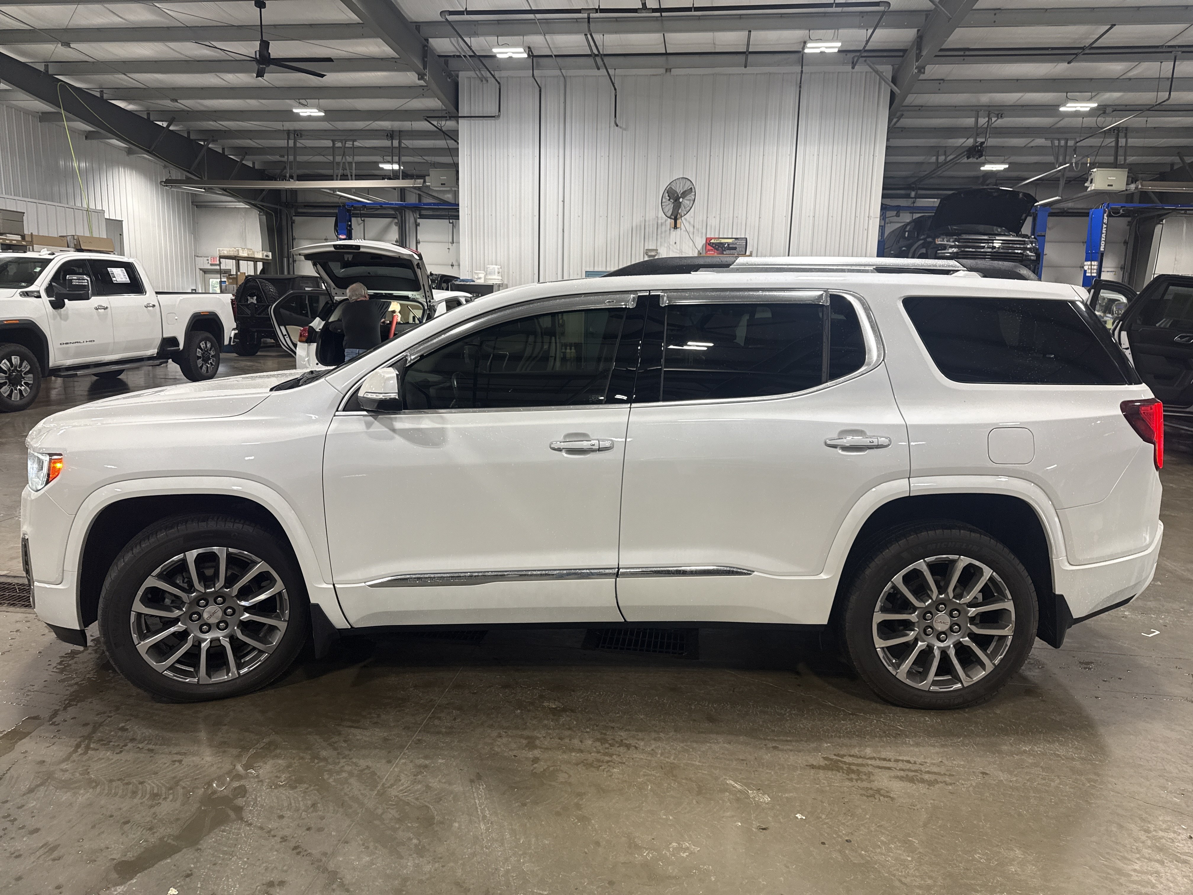 Used 2022 GMC Acadia Denali w/ GMC Pro Grade Package AWD/4WD image 5