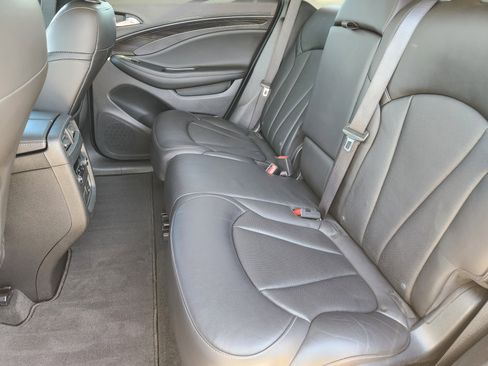 Used 2020 Buick Envision Essence image 30