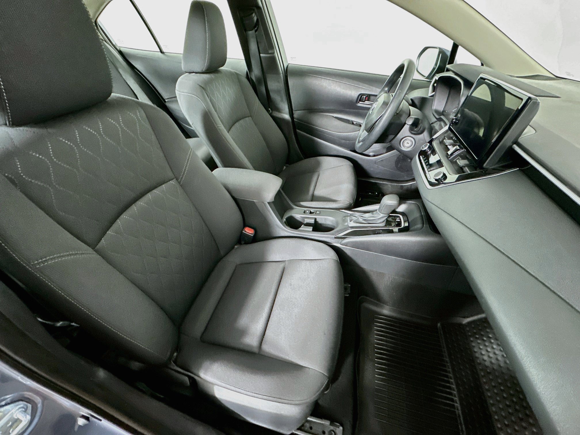 Used 2025 Toyota Corolla LE FWD image 29