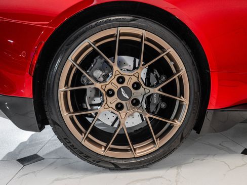 Used 2025 Aston Martin Vanquish image 50