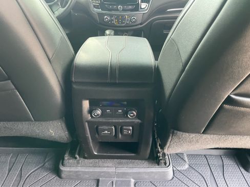 Used 2023 Chevrolet Traverse RS FWD image 26
