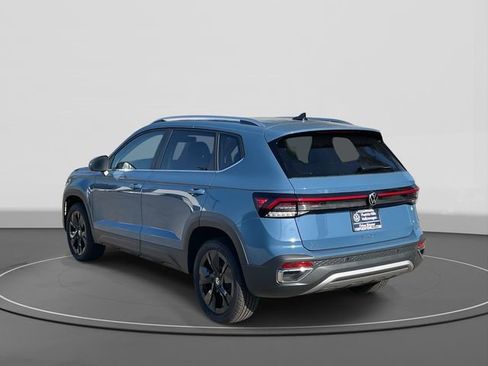New 2026 Volkswagen Taos SE image 4