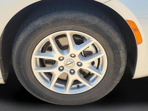 Used 2024 Chrysler Pacifica Touring-L FWD image 7