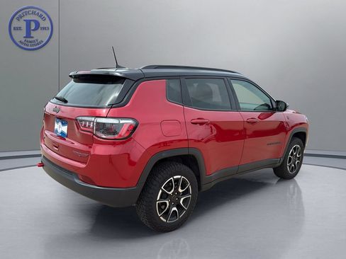 Used 2025 Jeep Compass Trailhawk AWD/4WD image 7