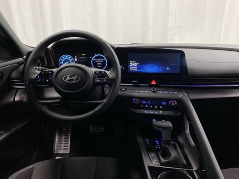 New 2025 Hyundai Elantra SEL image 5
