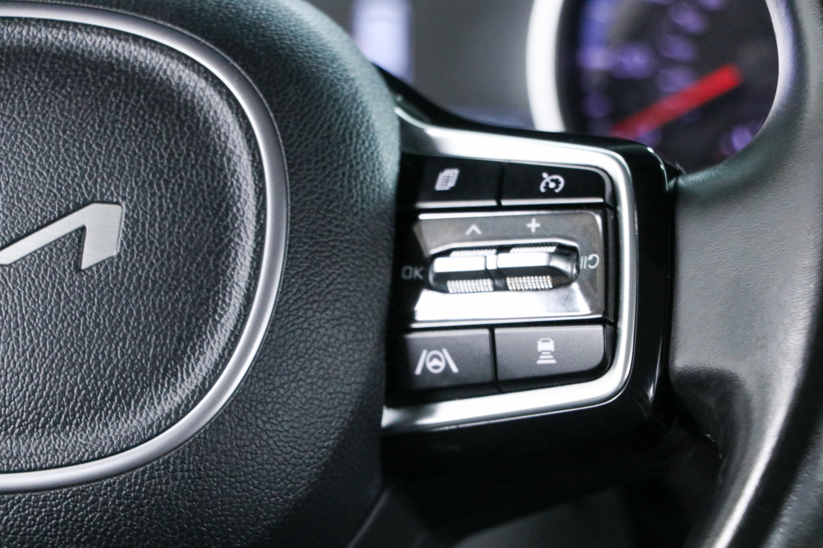 Used 2022 Kia Carnival EX FWD image 14
