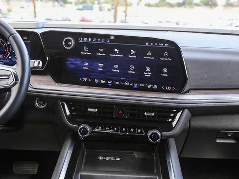 Used 2025 Chevrolet Suburban Premier image 14