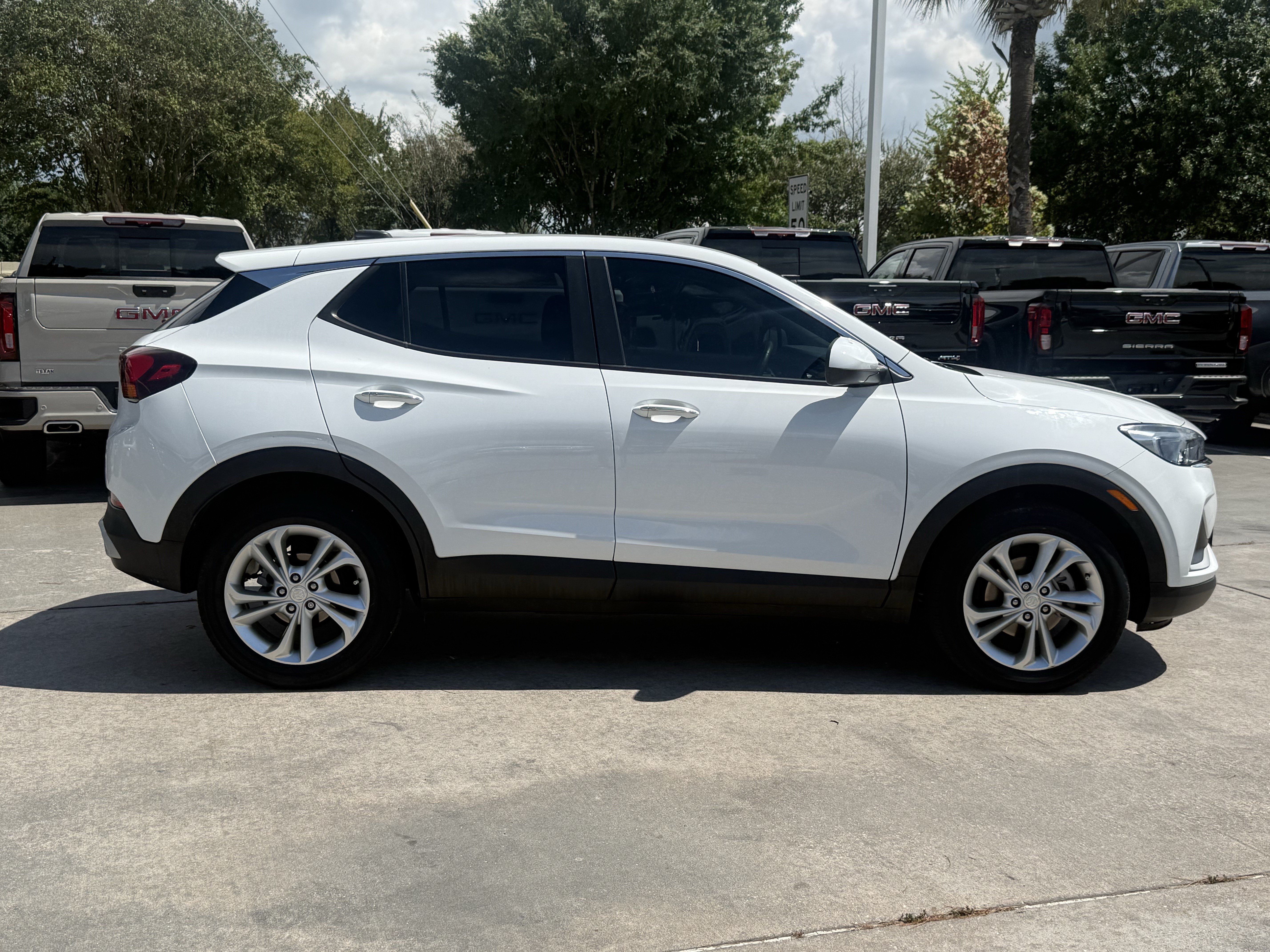 Used 2023 Buick Encore GX Preferred FWD image 3