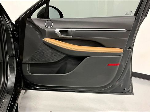 Certified 2025 Hyundai Sonata Limited image 23