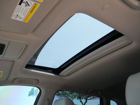 Used 2025 Honda CR-V EX-L image 8