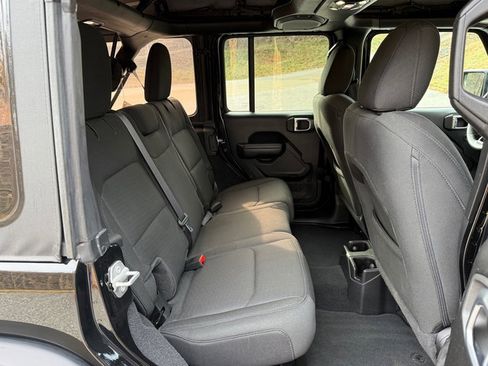 Used 2021 Jeep Wrangler Sport S image 18