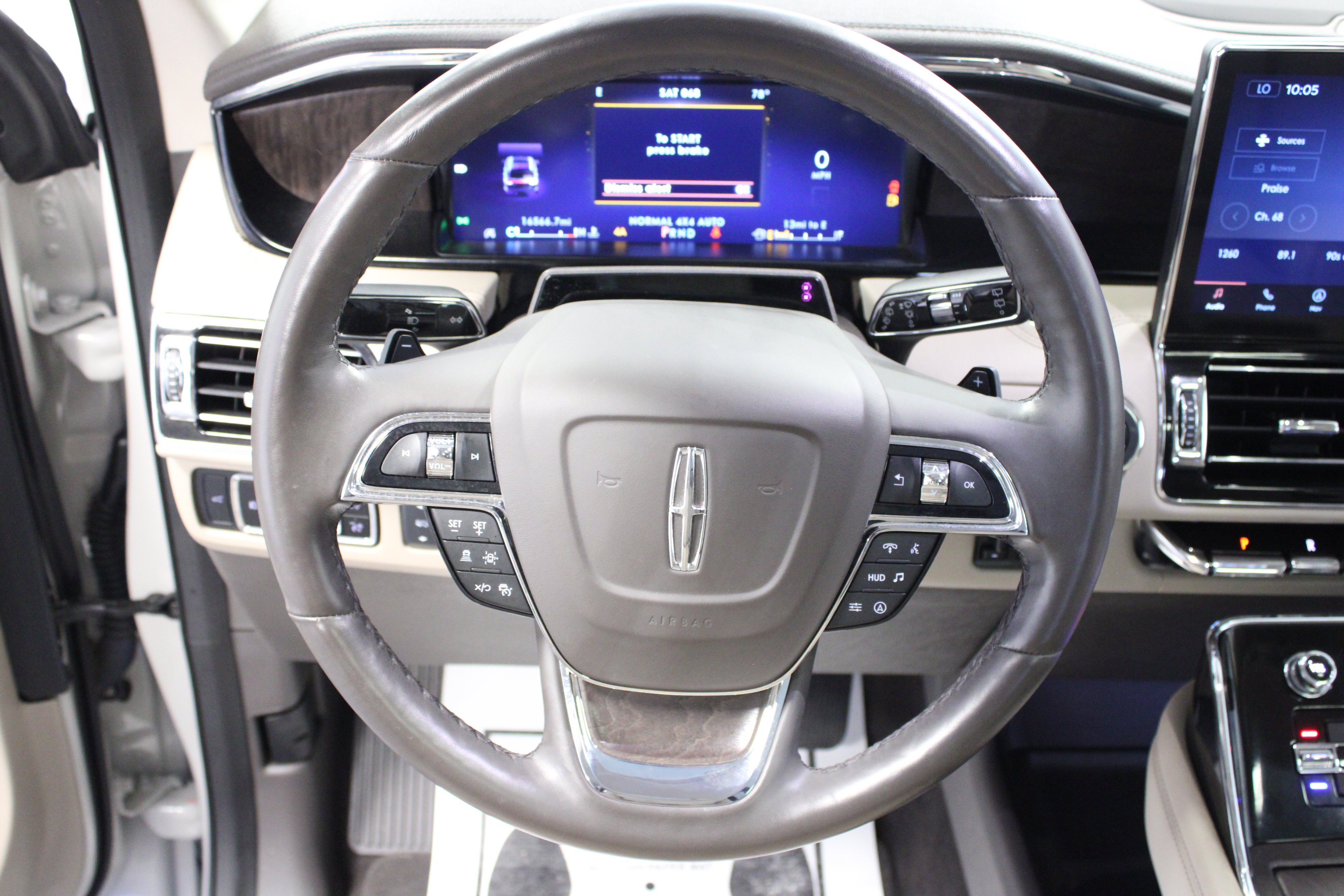 Used 2024 Lincoln Navigator Reserve AWD/4WD image 18