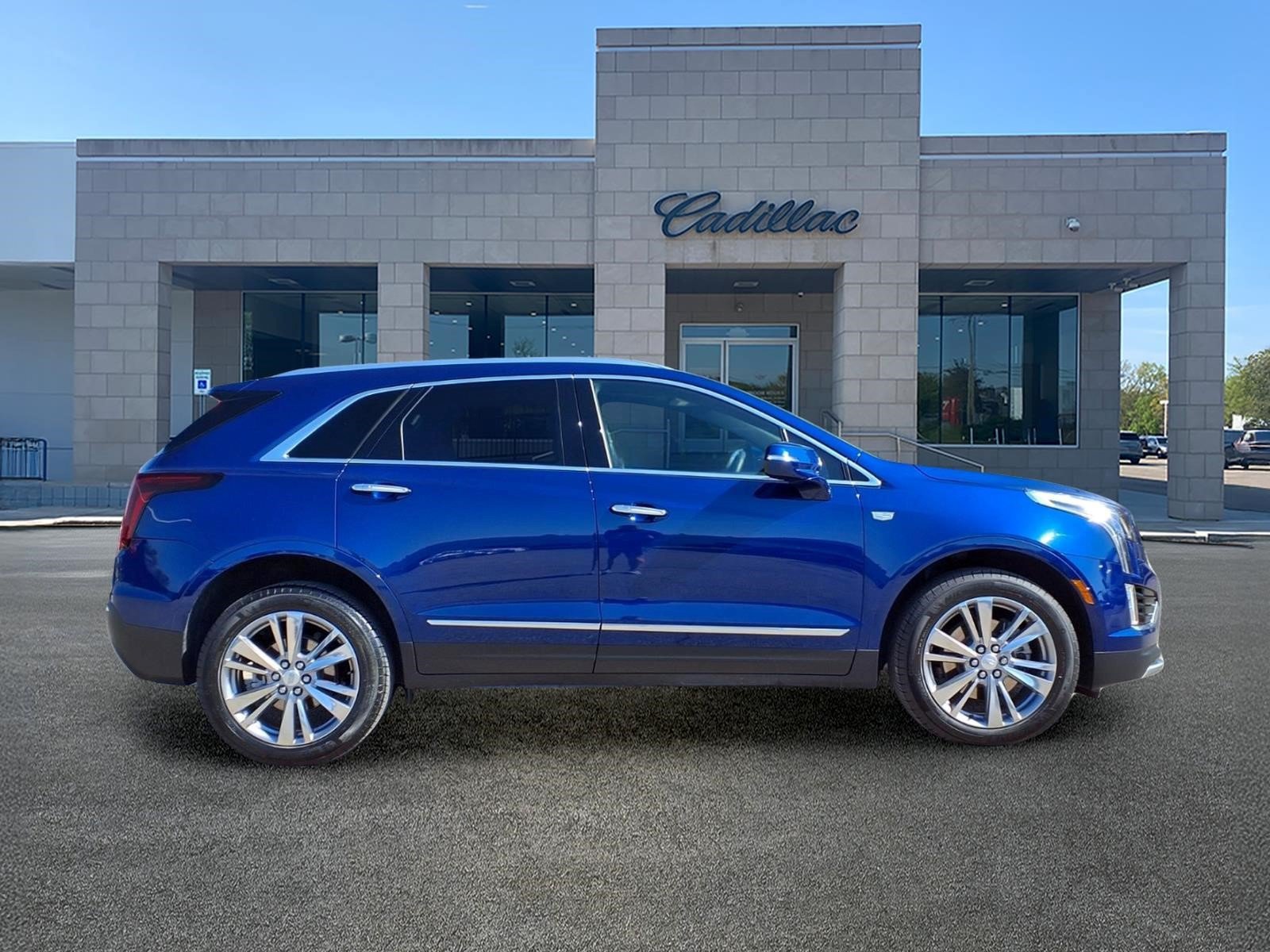 Used 2024 Cadillac XT5 Premium Luxury w/ LPO, Floor Liner Package AWD/4WD image 4