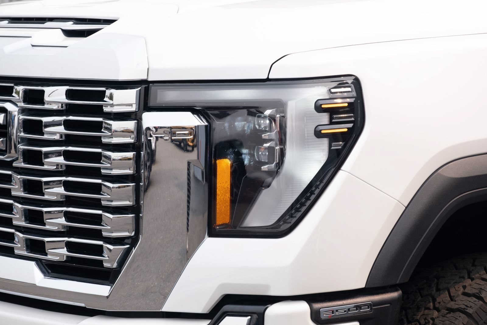 Used 2024 GMC Sierra 3500 Denali w/ Denali Reserve Package AWD/4WD image 25