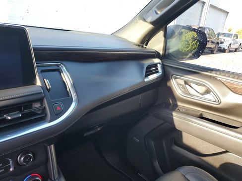 Used 2021 Chevrolet Tahoe Z71 w/ Luxury Package AWD/4WD image 23