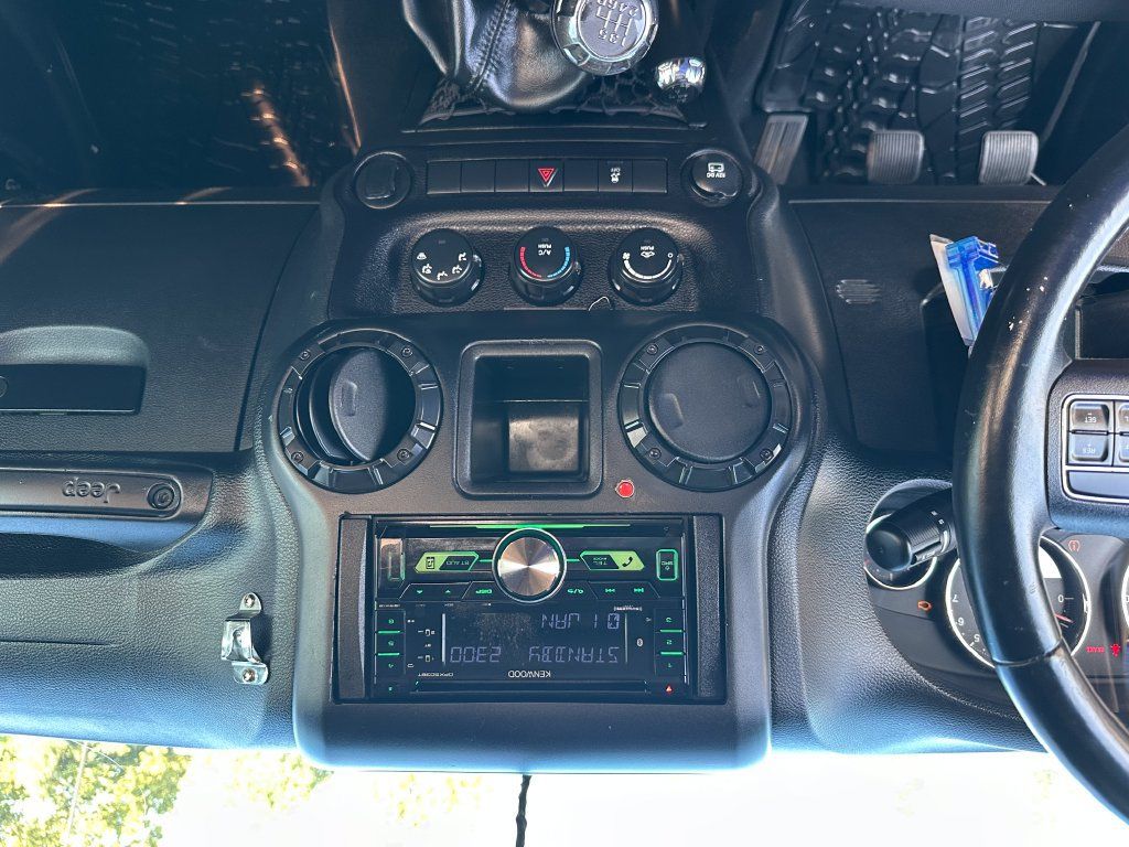 Used 2018 Jeep Wrangler Sport w/ Connectivity Group AWD/4WD image 20