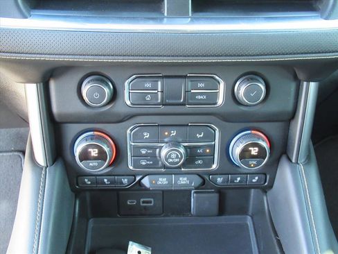 Used 2021 Chevrolet Tahoe Premier w/ Premium Package image 22