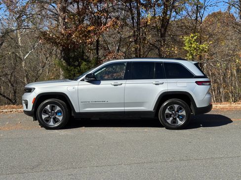 Used 2022 Jeep Grand Cherokee Limited 4xe image 6