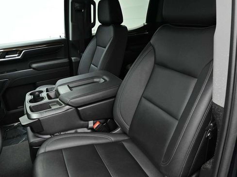 Used 2023 Chevrolet Silverado 1500 LT w/ Leather Package AWD/4WD image 10