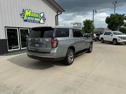 Used 2023 Chevrolet Suburban LT w/ LT Signature Plus Package AWD/4WD image 6