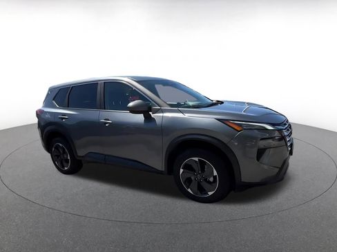 Used 2025 Nissan Rogue SV AWD/4WD image 2
