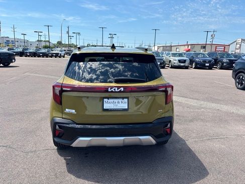 Used 2024 Kia Seltos SX w/ SX Sunroof Package AWD/4WD image 6