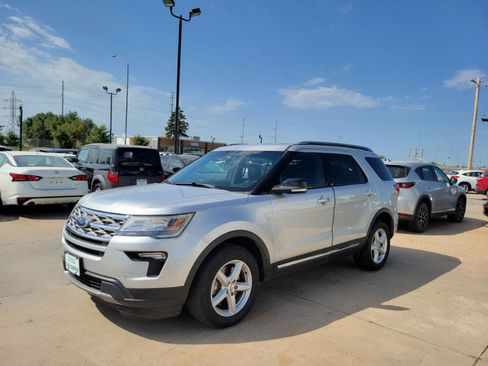 Used 2018 Ford Explorer XLT w/ Equipment Group 201A AWD/4WD image 3