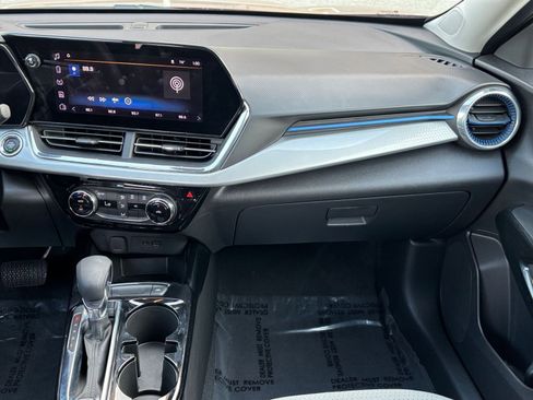 Used 2025 Chevrolet Trax LT image 57