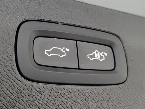 Certified 2025 Volvo XC90 B6 Ultra image 20