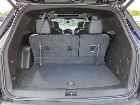 Used 2022 Chevrolet Traverse RS image 29