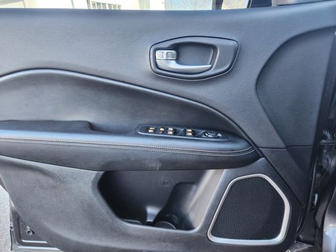 Used 2019 Jeep Compass Latitude w/ Cold Weather Group image 16