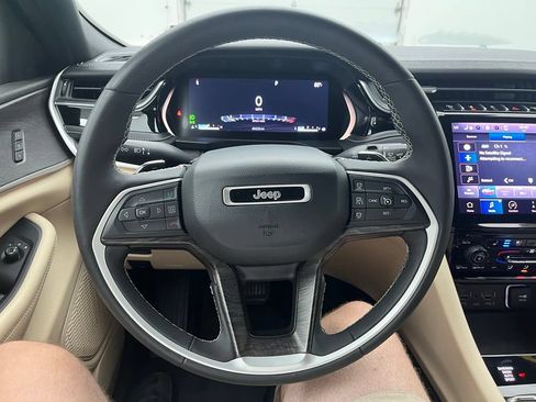 Used 2023 Jeep Grand Cherokee L Limited w/ Luxury Tech Group II AWD/4WD image 21