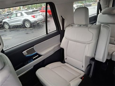 New 2025 Ford Expedition Max Platinum image 12