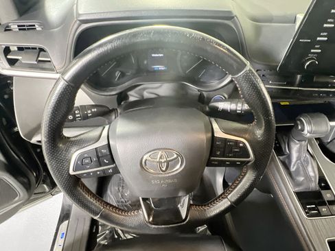 Used 2021 Toyota Sienna XSE w/ XSE Plus Package image 11